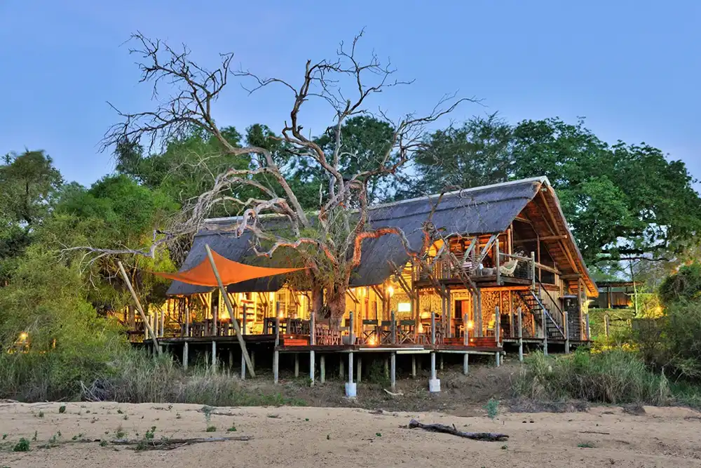 Rhino Post Gallery Lodge