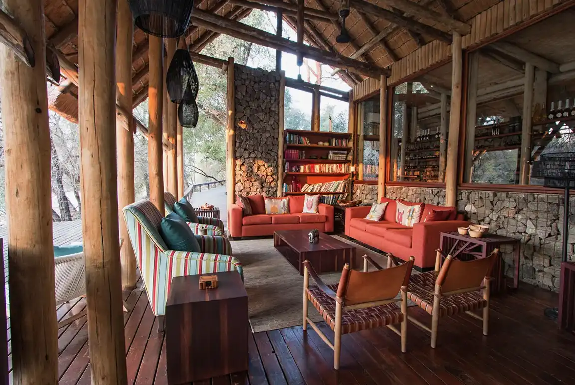 Rhino Post Gallery Lodge